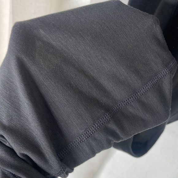 Fabletics ULTRA HIGHWAISTED WOOL BASELAYER LEGGING SHORT XXS/0-2 - Picture 4 of 9